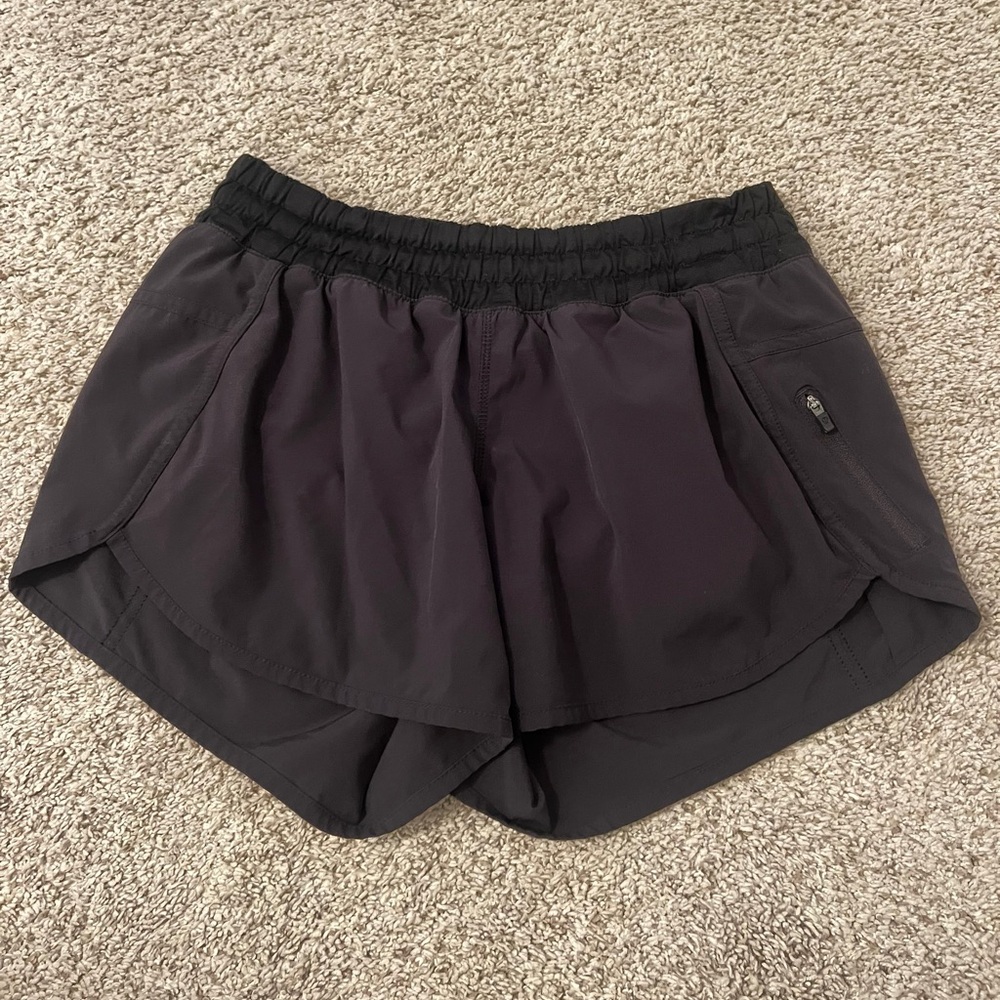 Lululemon Low Rise Lined Tracker Shorts, Size 8